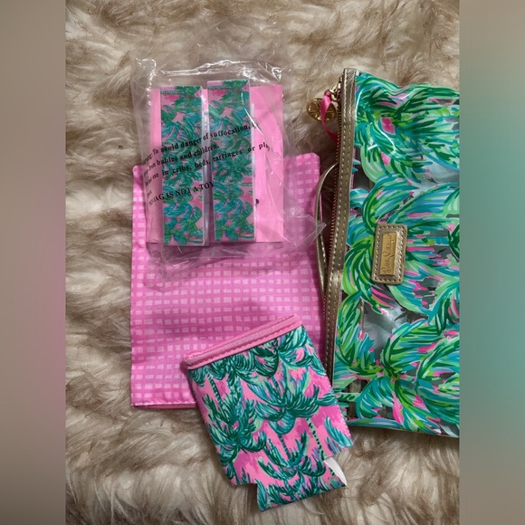NWT Lilly Pulitzer Vibrant Pink and Green Beach Day Pouch - Picture 2 of 4